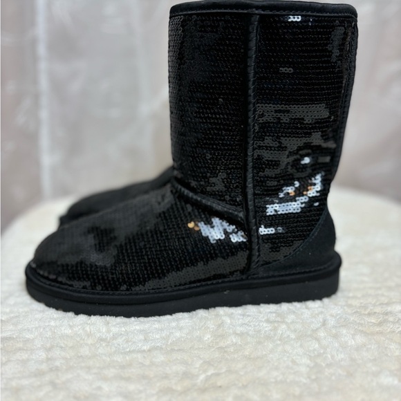 UGG Black Sequence Classic II, Women’s 6 - Picture 4 of 12